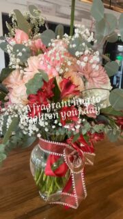 "Details that come from the heart always find a way to bloom and brighten the day. 🌸✨ 

Hashtags
#Flowers #FloralArrangement #OriginalGifts #DetailsThatFallInLove #LoveAndFriendship #FreshFlowers #SpecialMoments #SpecialDetails #FlowersAndLove #EustisFlorist #EustisFL #