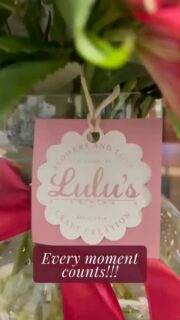 The art of transforming fresh flowers into pure emotions. 🌹🌿 Who would you gift this beautiful bouquet to today?

#LulusFlowersAndLove #FloralDesign #FloralArrangements #FreshFlowers #RoseBouquets #UniqueArrangements #FloralArt #SpecialDetails #LoveForFlowers
