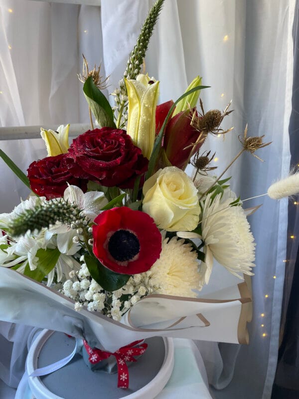 Beautiful floral arrangement in a rock crystal base - Image 6