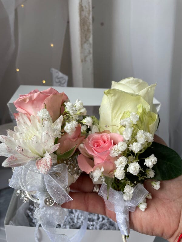 Bouquet de Novia, Boutonniere y Corsage el Toque Final Perfecto - Imagen 2