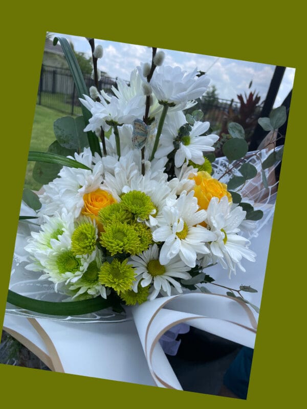 Unique and Vibrant Bouquets for you - Image 17