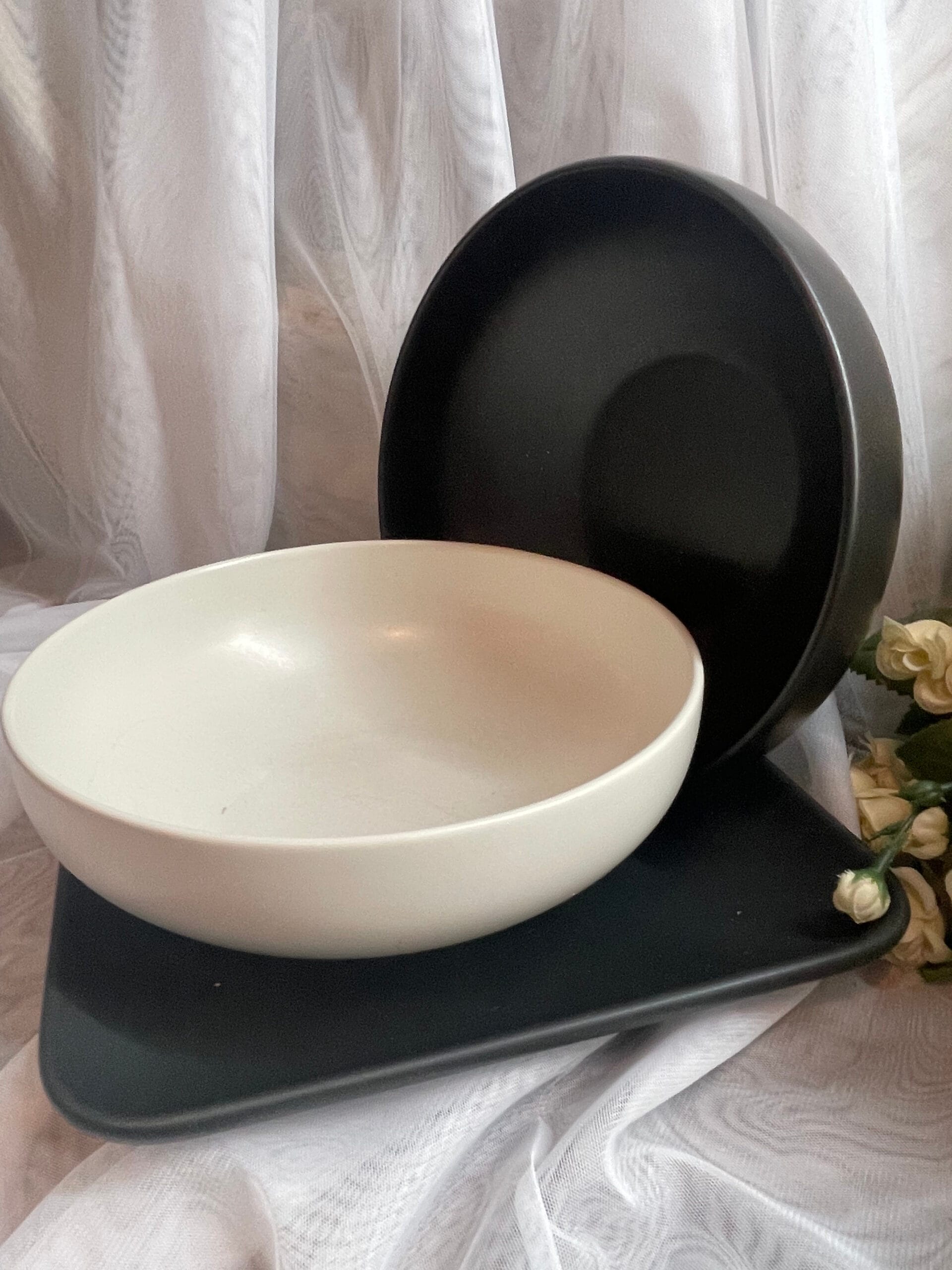 Couple Ceramic Bowl Set with Tray – Black & White Design for Shared Moments - Image 3