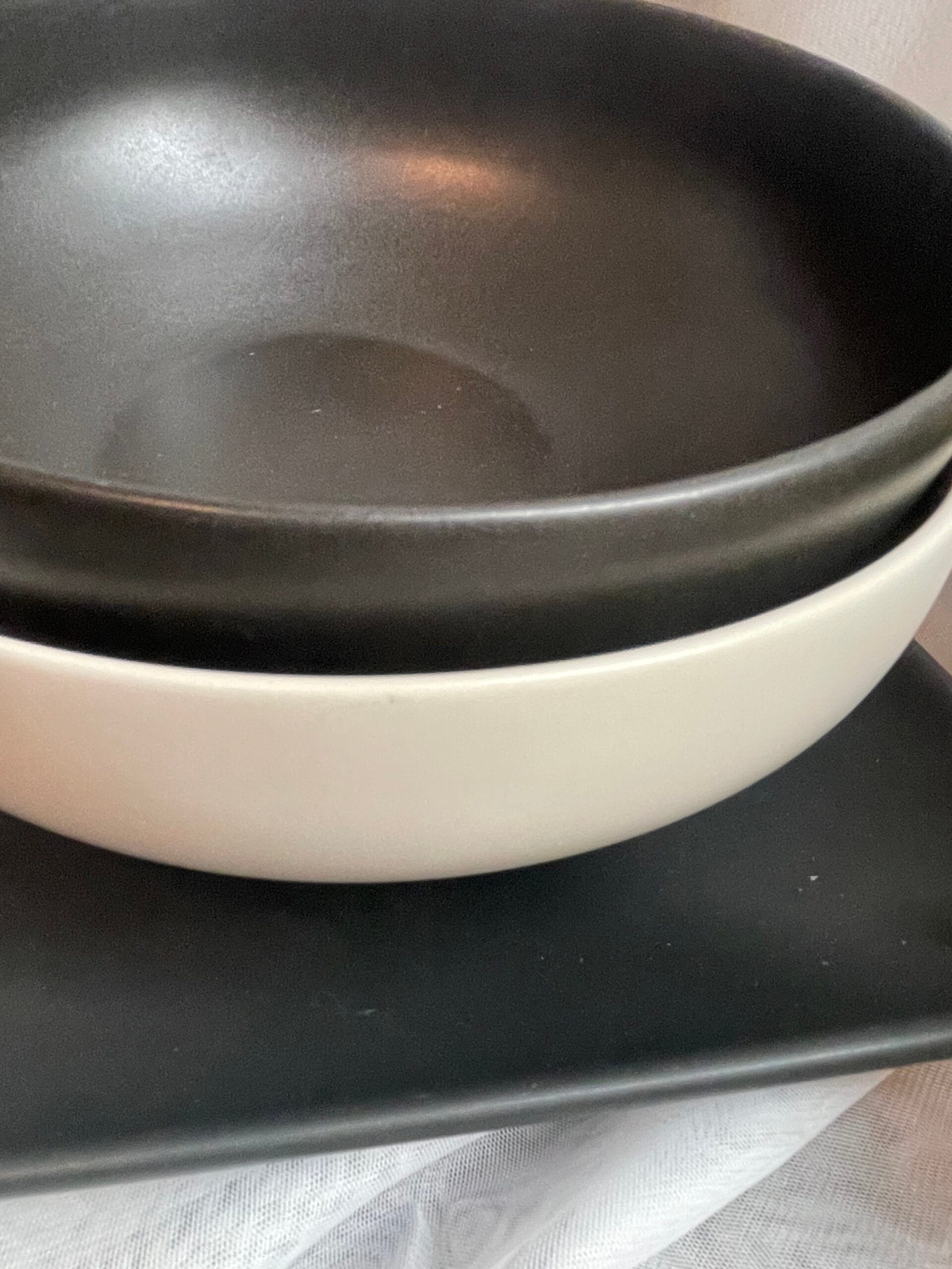 Couple Ceramic Bowl Set with Tray – Black & White Design for Shared Moments - Image 5