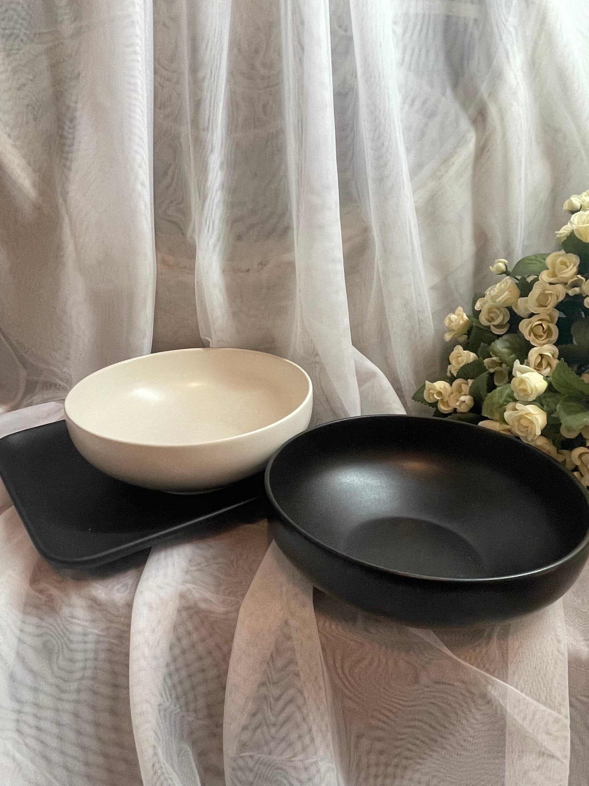 Couple Ceramic Bowl Set with Tray – Black & White Design for Shared Moments
