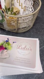 Handcrafted with patience, love, and a touch of nature’s poetry 🌸✨
Today I created these delicate gift cards, each one adorned with real, naturally dried flowers—tiny fragments of beauty preserved in time.

Every petal tells a story, every detail holds intention… because the most meaningful gifts are the ones made by hand and from the heart. 💌

#HandmadeWithLove #PressedFlowers #DriedFlowersArt #ArtisanCraft #FloralDesign HandmadeGifts CreativeSoul NatureInspired SmallDetailsMatter GiftIdeas ArtisticExpression MadeWithCare