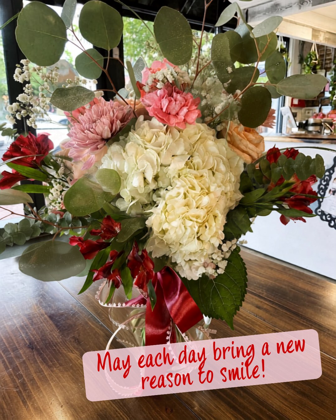 May the beauty of these flowers brighten your day.

#Flowers #FloralArrangement #DetailsThatLove #GiftFlowers #BeautifulDetail #Nature #FloralLife